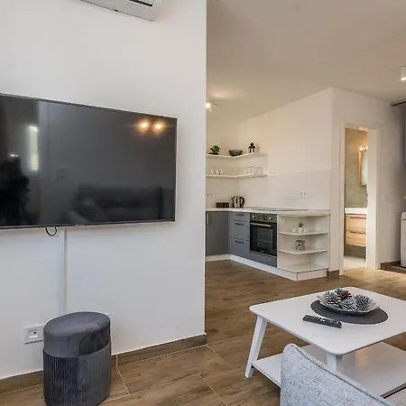 Pejakovic Apartment Vir