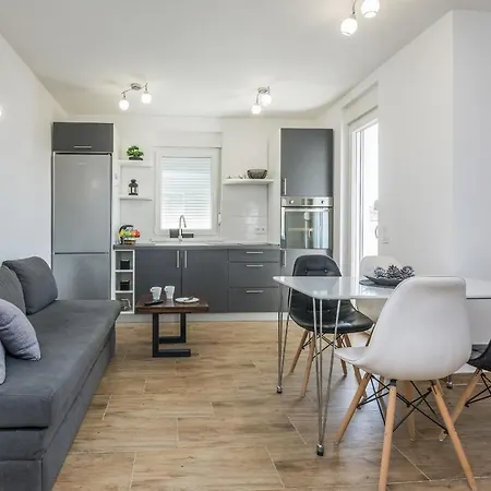 Pejakovic Apartment *
